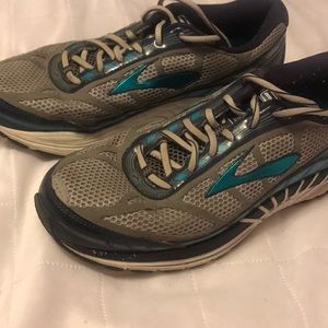 Brooke's Dyad tennis shoes